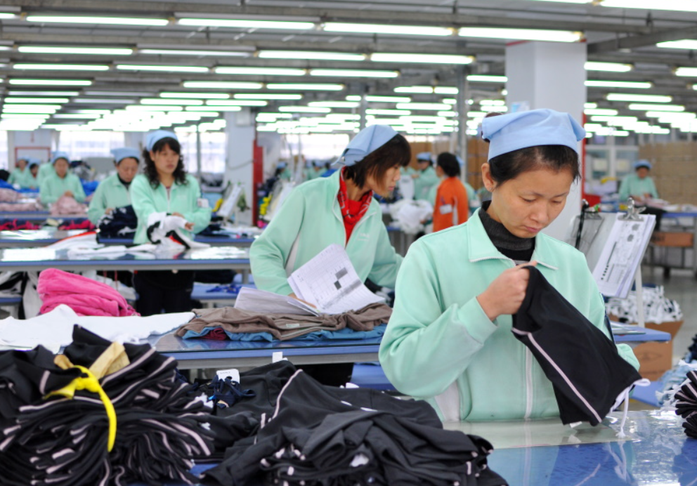 vitnam textile factory worker