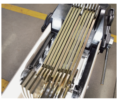 Optimized connection design of heald arm A and box body