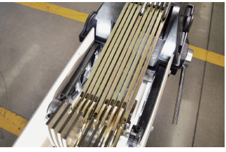 Reinforced shaft seat connection for stable shedding operation