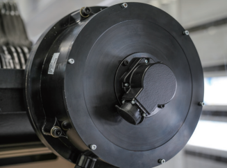 Servo motor integration for energy-efficient weaving